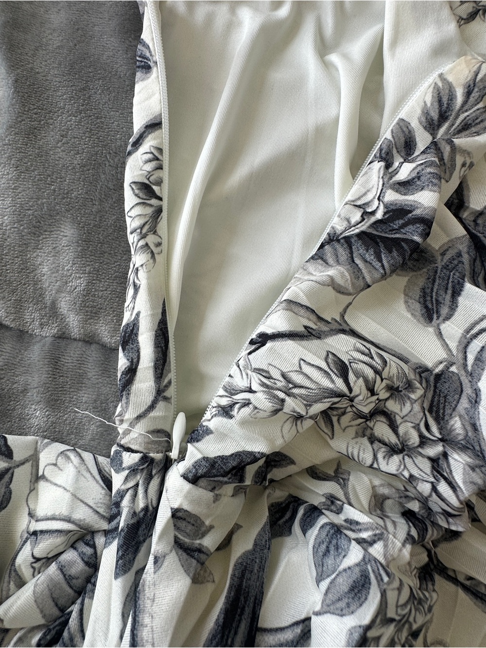 H&M One-Shoulder Pleated Floral Midi Dress - White/Dark grey/Grey- Size XS - Picture 8 of 12